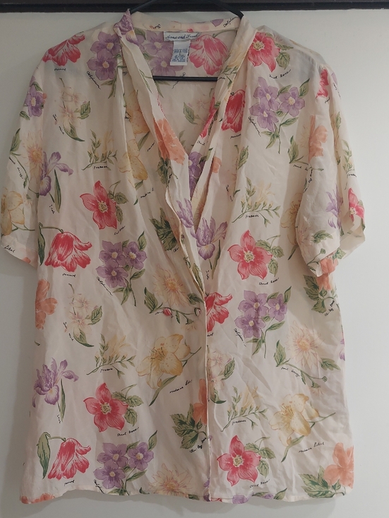 Anna And Frank Tops - 100% Silk Anna And Frank Cream Floral Short-Sleeve Button Down Shirt